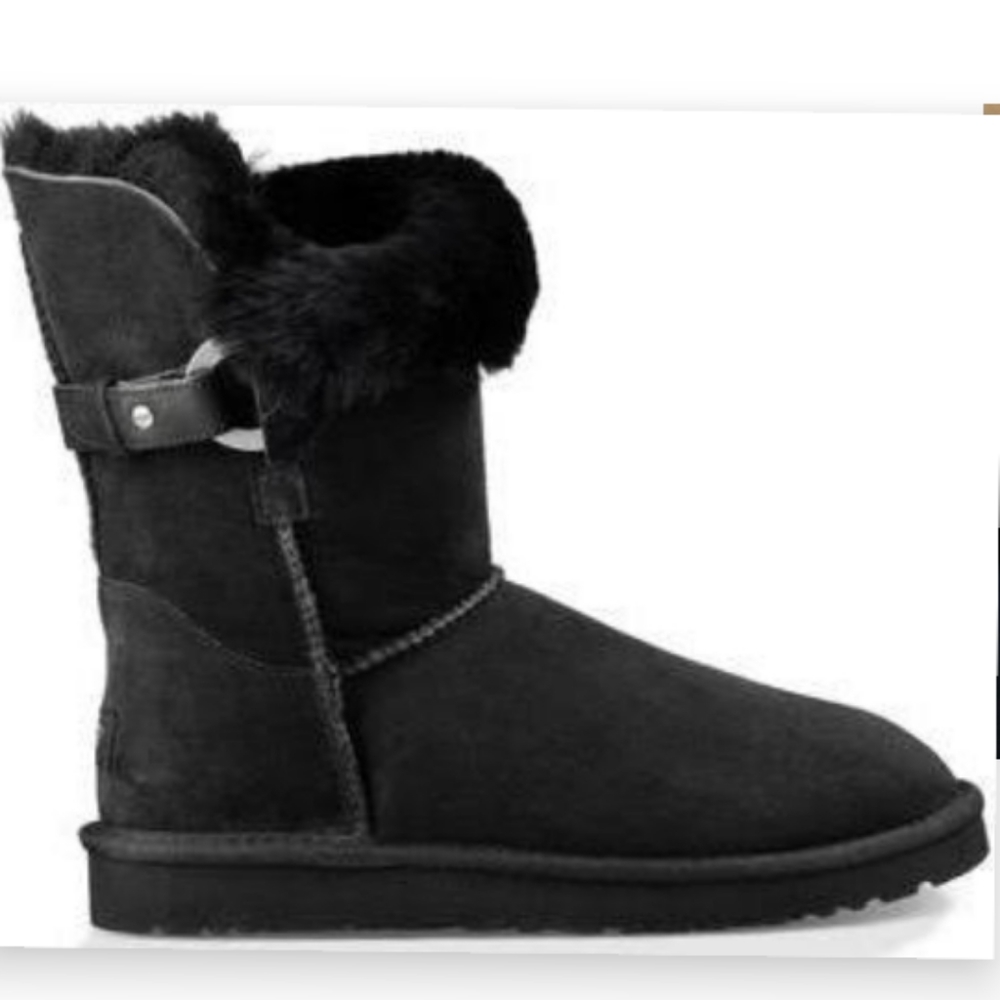 *NWT* UGG Nash Boot in Black Sz.9